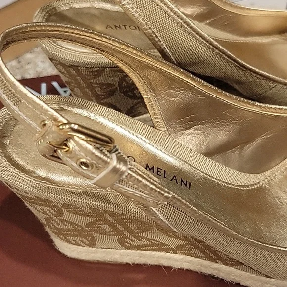Antonio Melani tan with gold trim Sz 8.5 Sandals - Picture 4 of 5